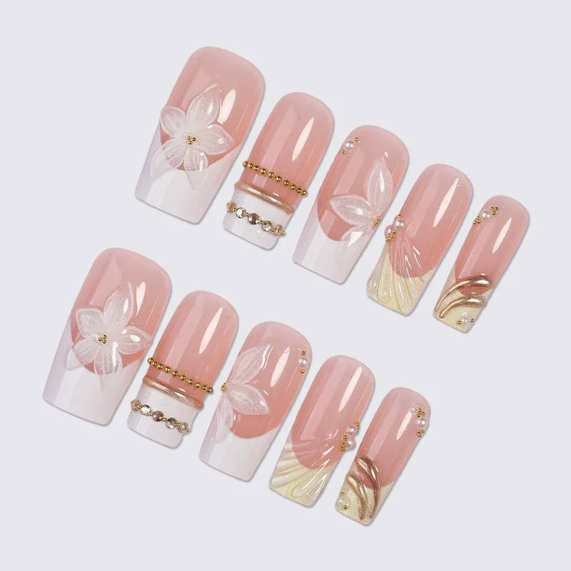 Künstliche Kunstnägel mit elegantem Blüten-Design und luxuriösen Akzenten Brehn