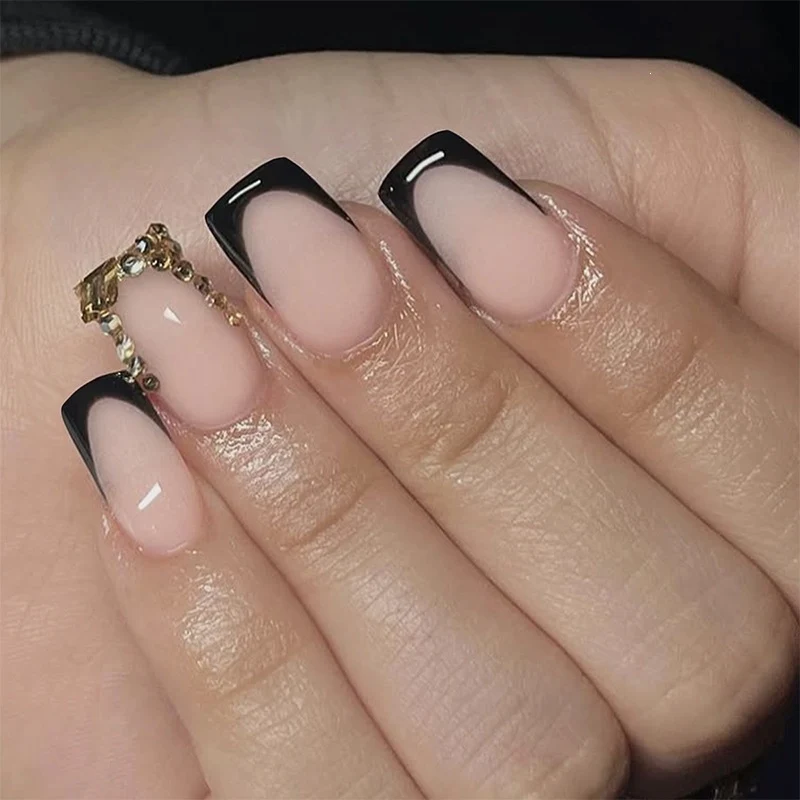 Künstliche Nagelspitzen mit stilvollen Akzenten Brehn