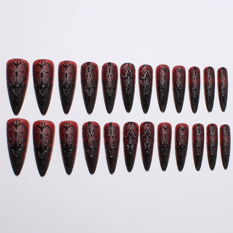 Künstliche Nagelspitzen mit Gothic-Design und filigranen Mustern Brehn