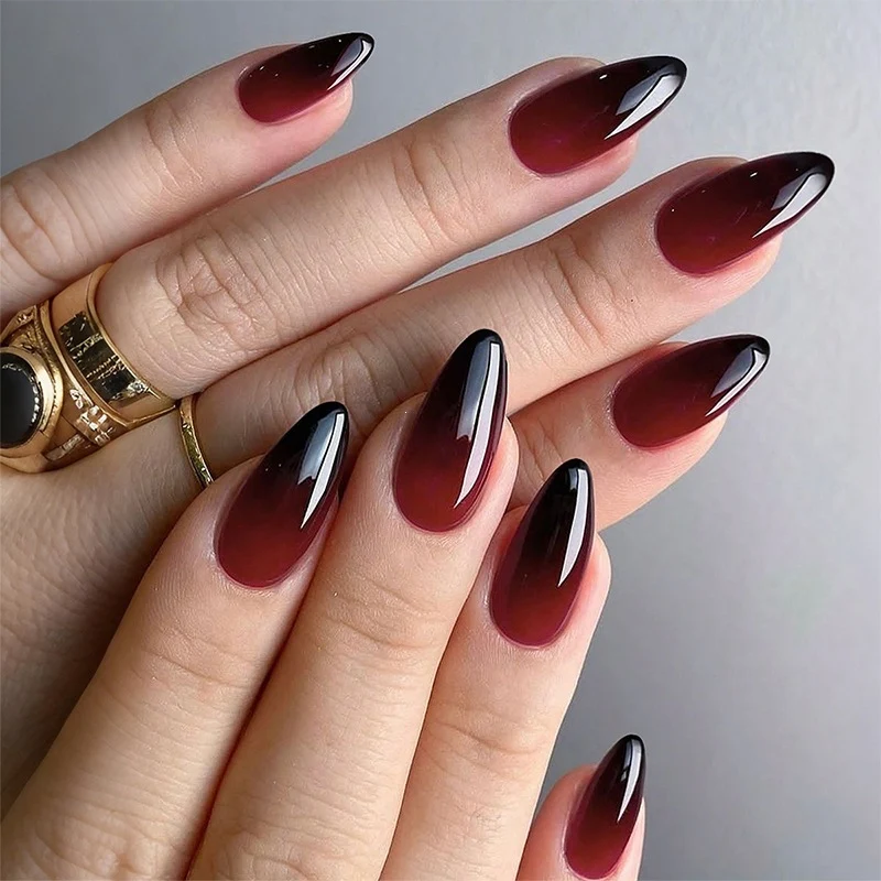 Künstliche Fingernägel mit Ombre-Effekt Brehn