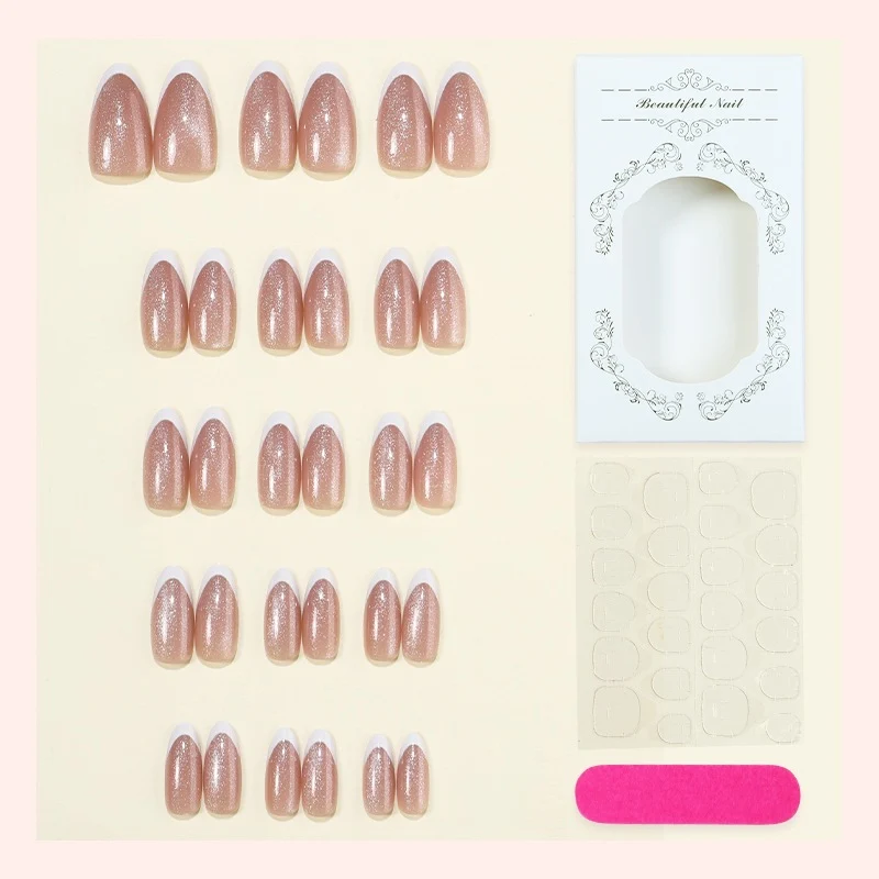 Künstliche Nagelspitzen mit Glitzer und eleganter Form Brehn