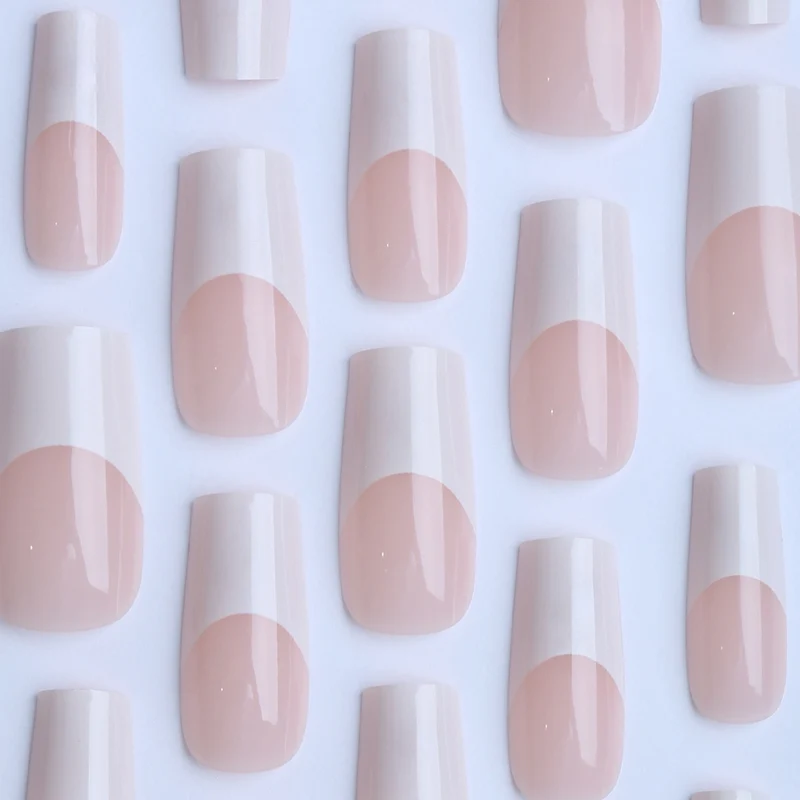 Künstliche Nagelspitzen mit Französischer Maniküre Brehn