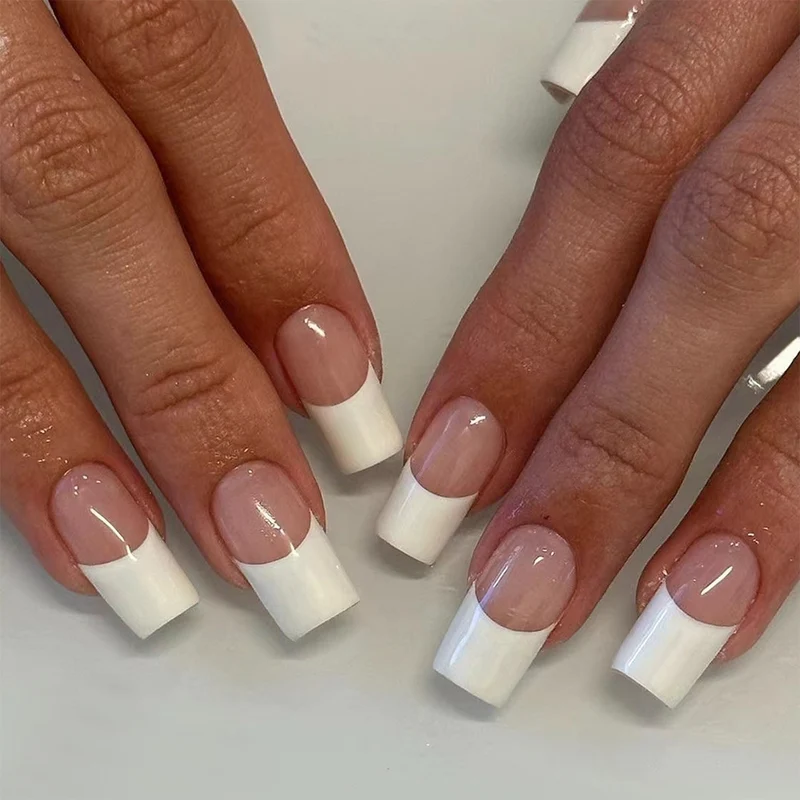 Künstliche Nagelspitzen mit Französischer Maniküre Brehn