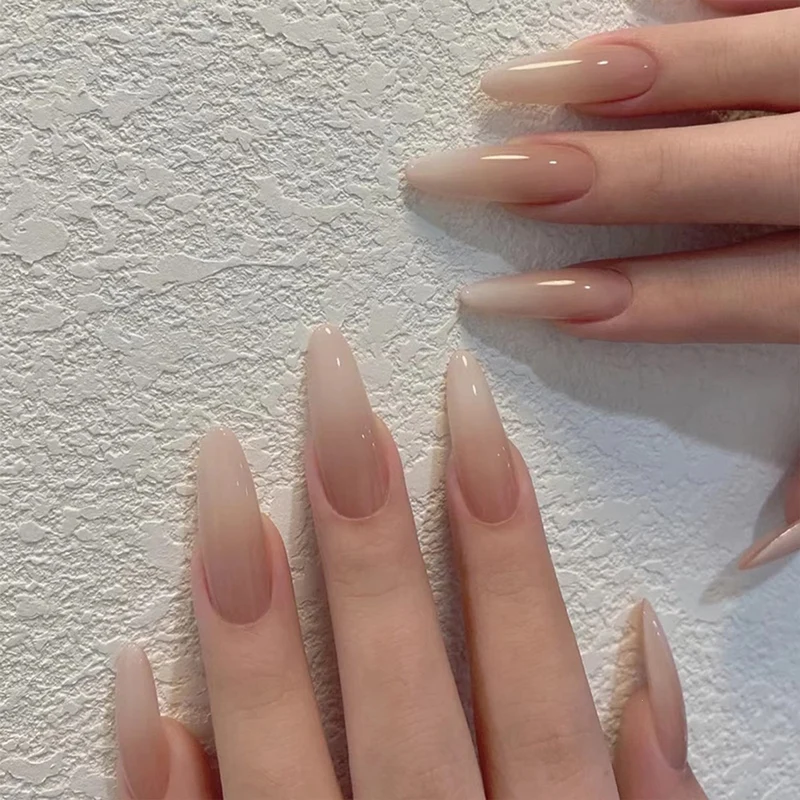 Künstliche Nagelspitzen mit eleganter Form Brehn