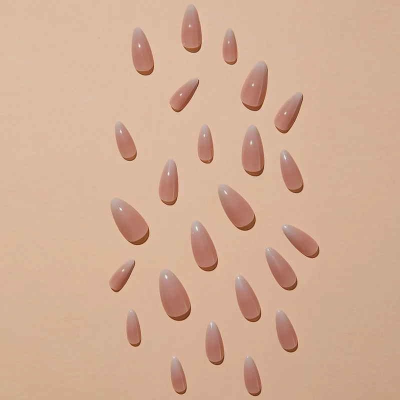 Künstliche Nagelspitzen mit eleganter Form Brehn