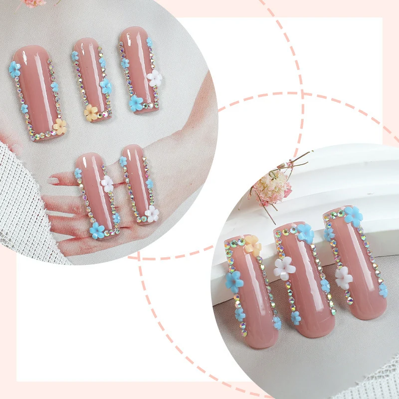 Künstliche Nagelset mit schimmernden Blüten- und Glitzerverzierungen Brehn