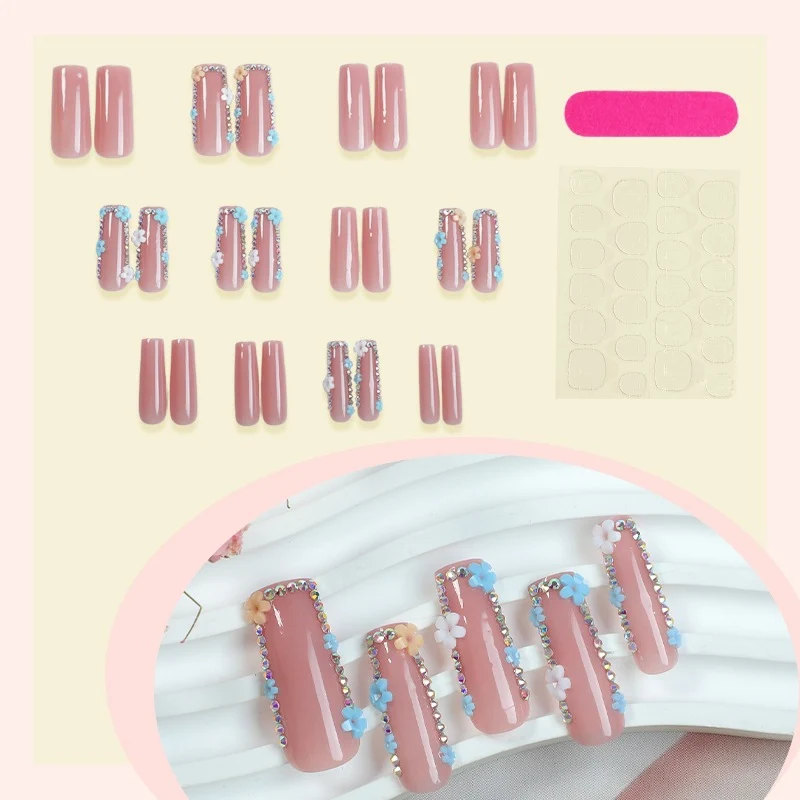 Künstliche Nagelset mit schimmernden Blüten- und Glitzerverzierungen Brehn