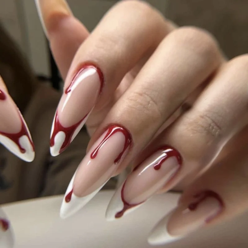 Kreatives Kunstnagelset mit schaurigen Blutmotiven Brehn