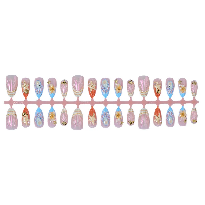 Kreatives Kunstnagelset mit maritimen Designs und eleganten Verzierungen Brehn