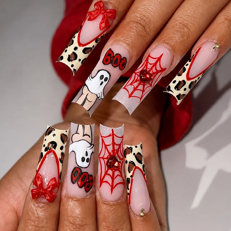 Kreatives Kunstnagelset mit Halloween-Motiv und verspielten Designs Brehn