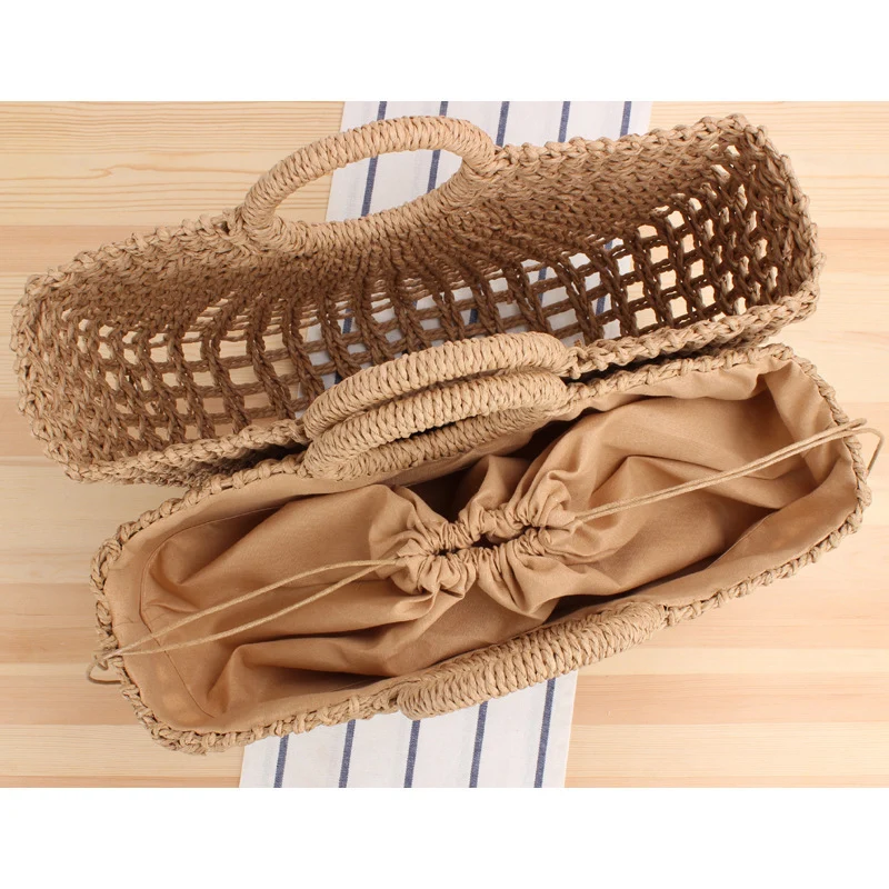Filigrane Raffia-Umhängetasche mit runden Holzgriffen Skanto