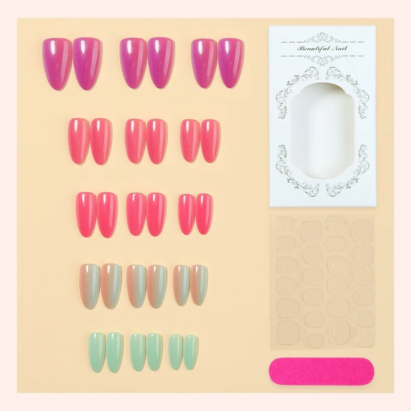 Künstliche Nagelset mit modernen Farbverläufen und trendigen Designs Brehn