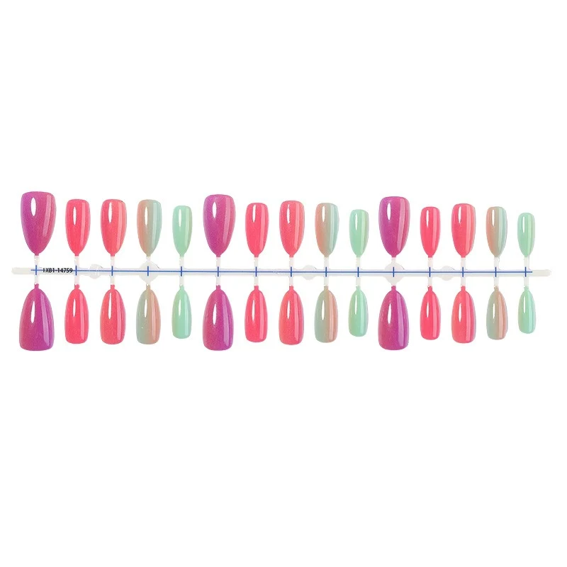Künstliche Nagelset mit modernen Farbverläufen und trendigen Designs Brehn