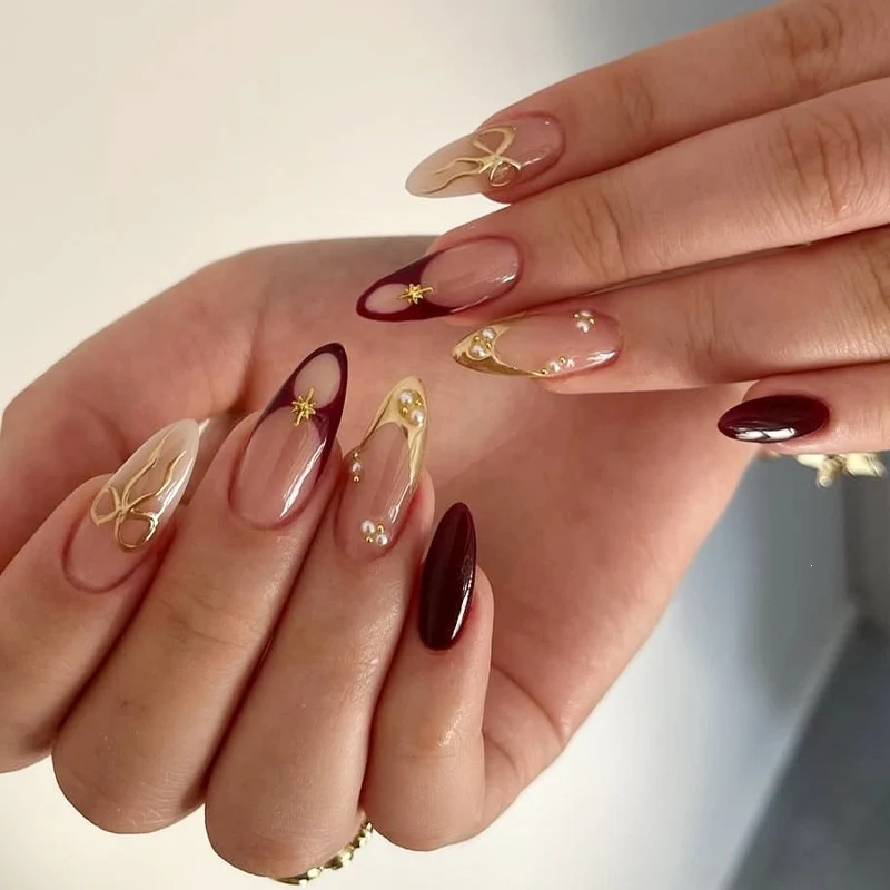 Künstliche Nagelkollektion mit luxuriösen Designs und glamourösen Verzierungen Brehn