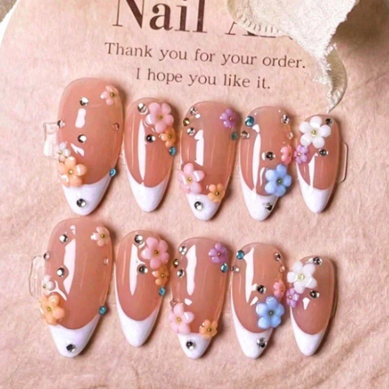 Künstliche Nägel mit floralen Motiven Brehn