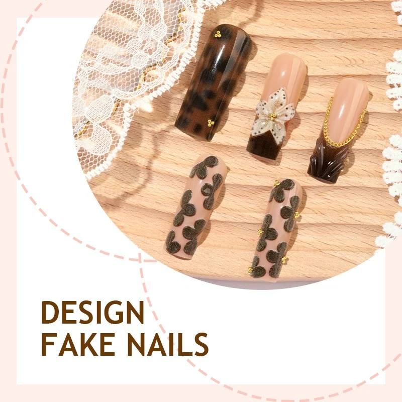 Kreatives Kunstnagelset mit Glamourösen Tiermotiven und Eleganten Verzierungen Brehn