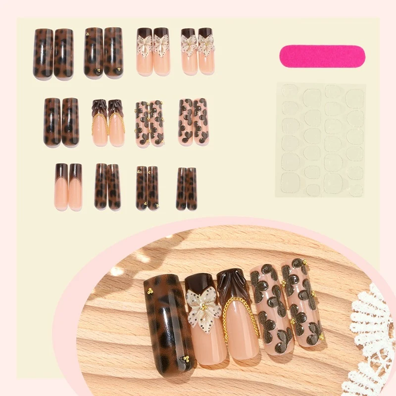 Kreatives Kunstnagelset mit Glamourösen Tiermotiven und Eleganten Verzierungen Brehn