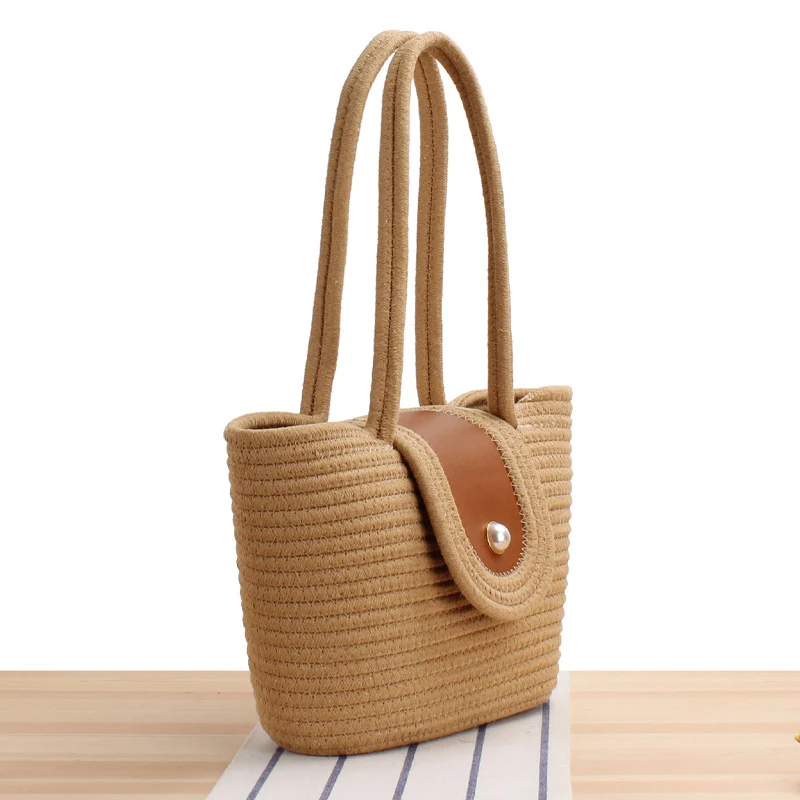 Elegante Korbtasche mit Lederklappe Skanto