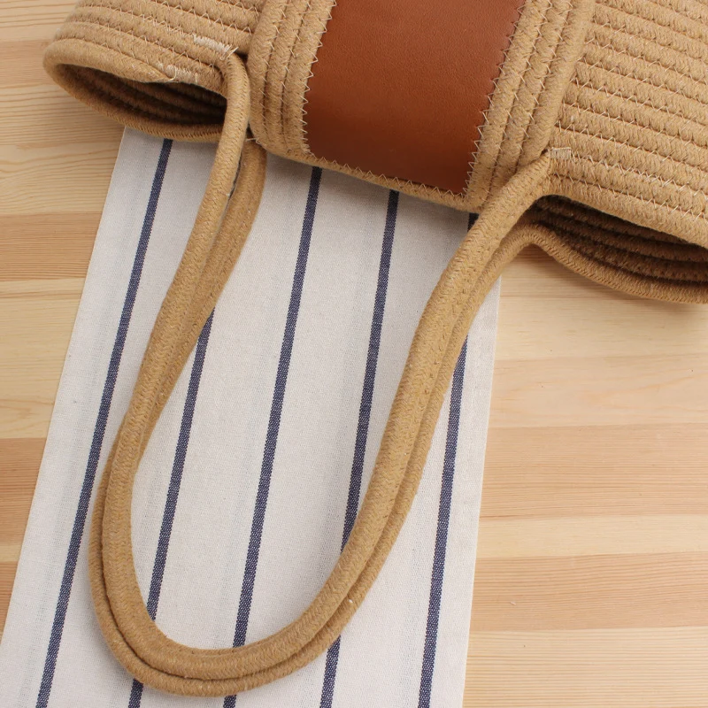 Elegante Korbtasche mit Lederklappe Skanto