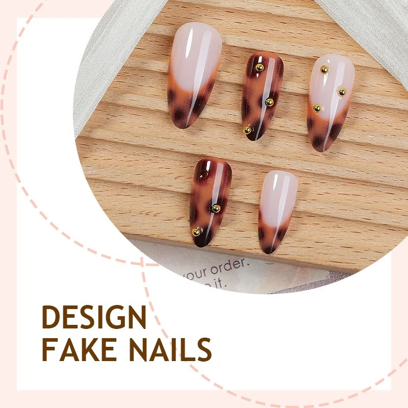 Künstliche Nagel-Kollektion mit eleganten Leoparden-Design und Glitzerakzenten Brehn