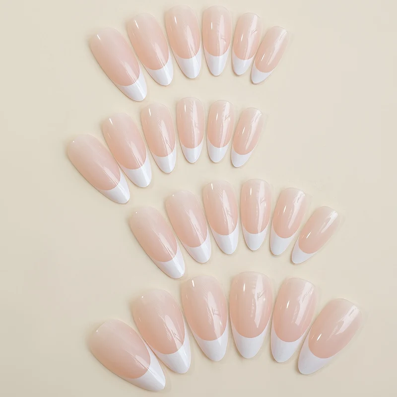 Künstliche Nagel-Kollektion mit eleganten French-Spitzen Brehn