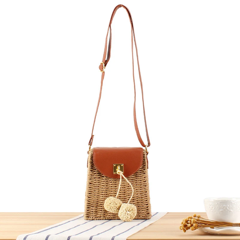 Elegante Stroh-Schultertasche mit Lederklappe Skanto