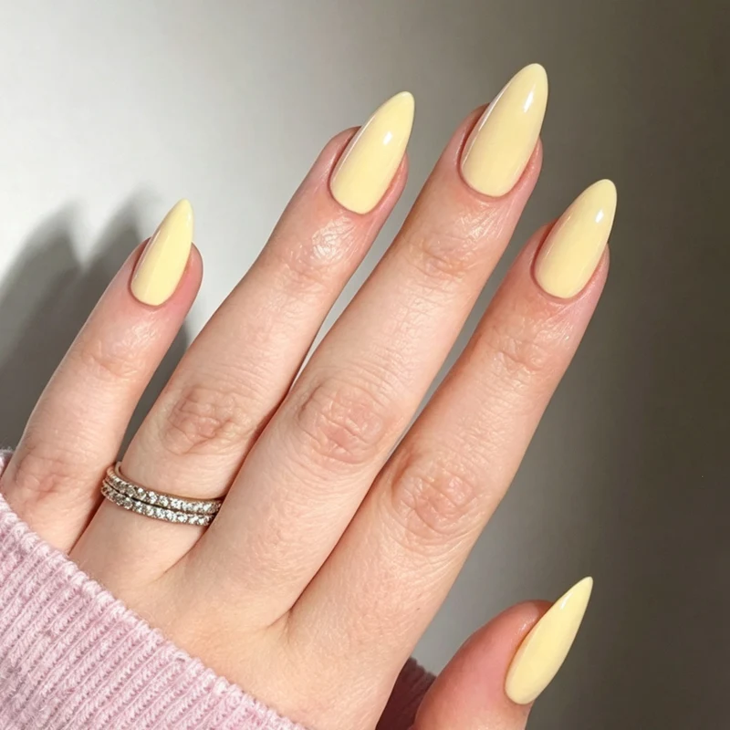 Künstliche Motiv-Nägel mit eleganter Form Brehn