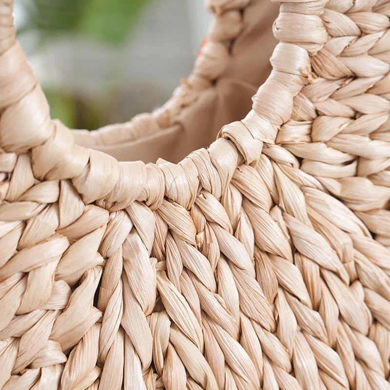 Korbtasche mit bunten Pompons Skanto