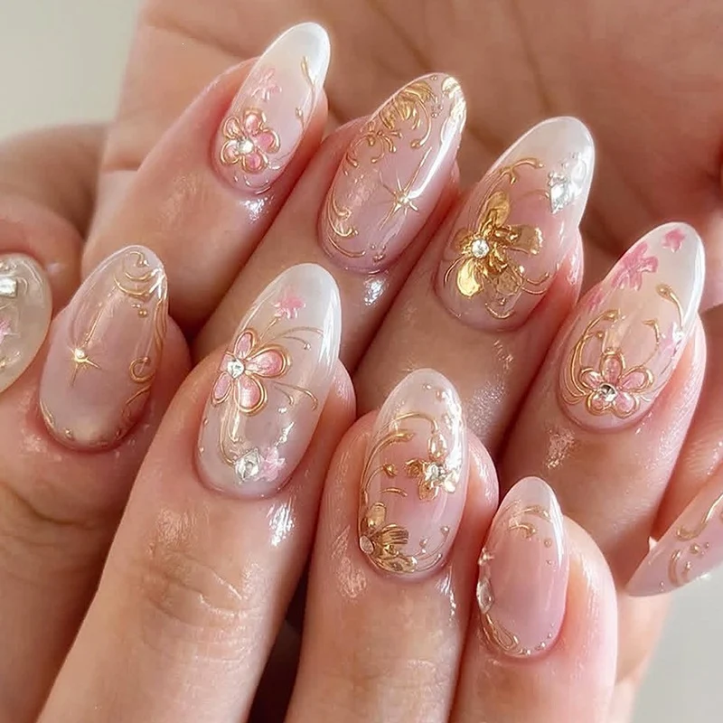 Glitzernde Kunstnägel mit floralem Design Brehn