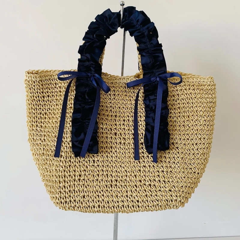 Gehäkelte Strandtasche mit eleganten Satin-Details Skanto