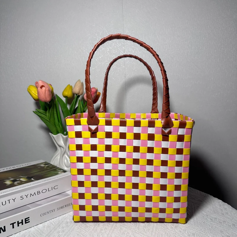 Geflochtene Handtasche mit stabilen Griffen Skanto