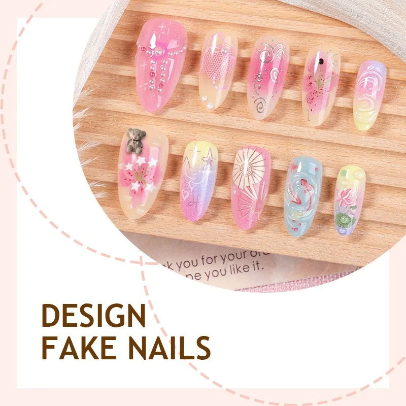 Kreatives Kunstnagelset mit floralen und verspielten Designs Brehn