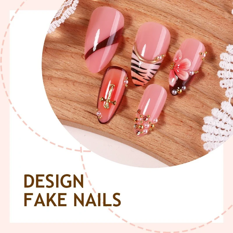 Kreatives Kunstnagelset mit floralen und eleganten Designs Brehn
