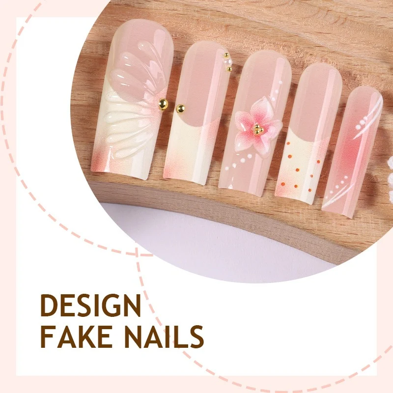 Kreatives Kunstnagelset mit floralen Akzenten und Glitzerdetails Brehn