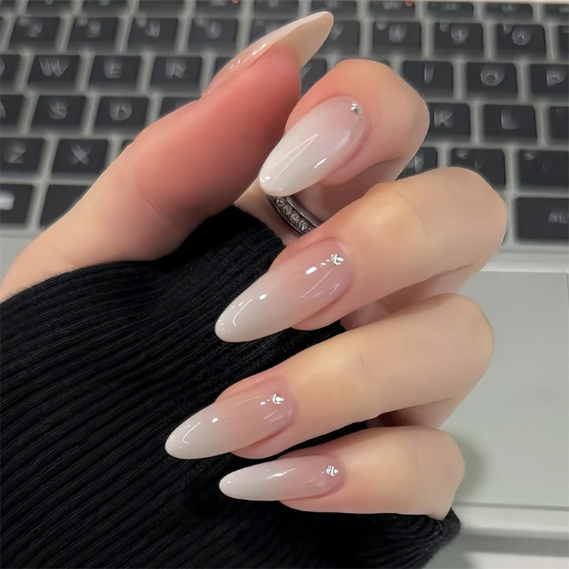Künstliche Kunstnägel mit glamourösen Strassdetails Brehn