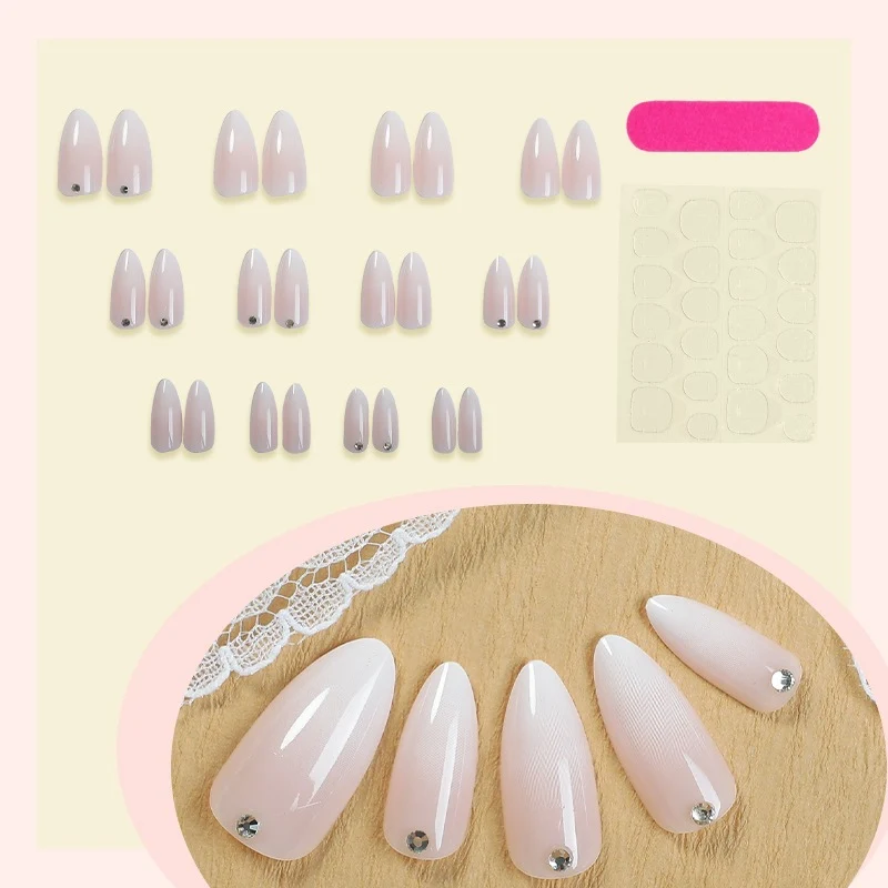 Künstliche Kunstnägel mit glamourösen Strassdetails Brehn