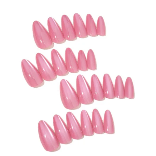 Glamouröses Kunstnagelset mit Glitzer- und Glamourakzenten Brehn