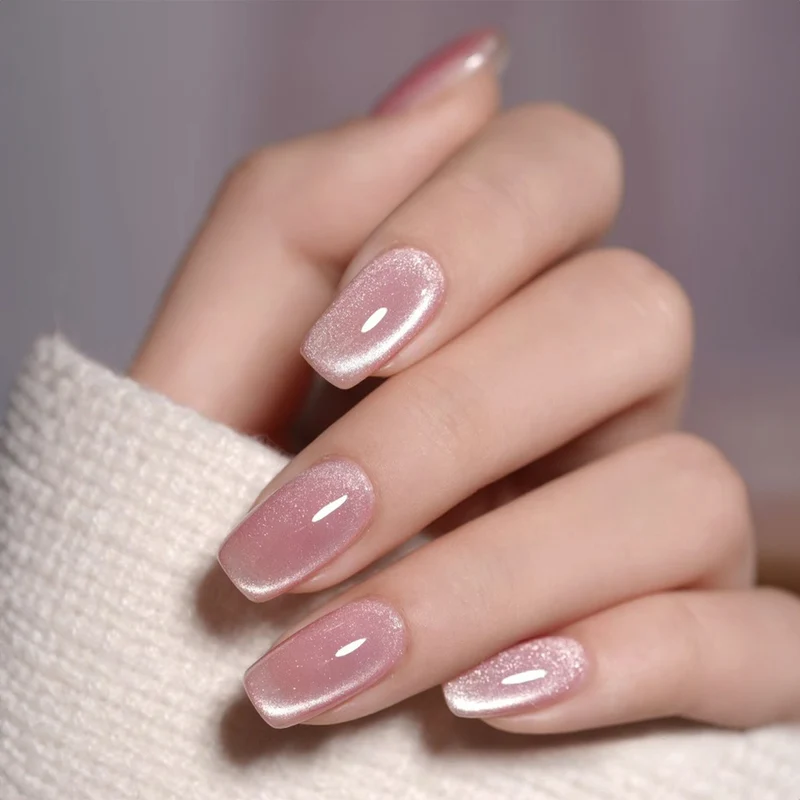 Glamouröses Kunstnagelset mit Glitzer- und Glamourakzenten Brehn