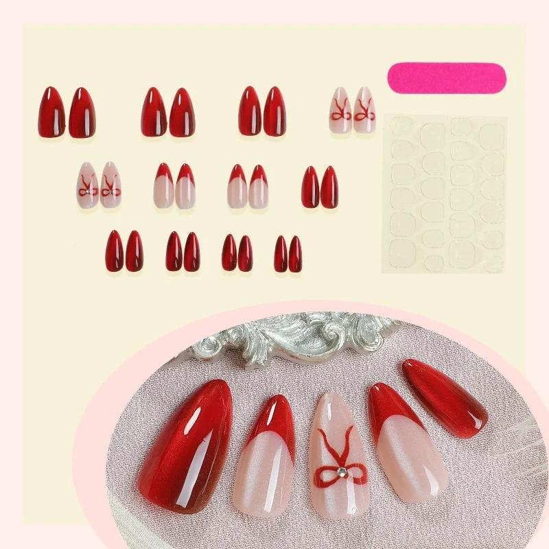 Glamouröses Kunstnagelset mit Glitzer-Effekten und eleganten Bogenmotiven Brehn