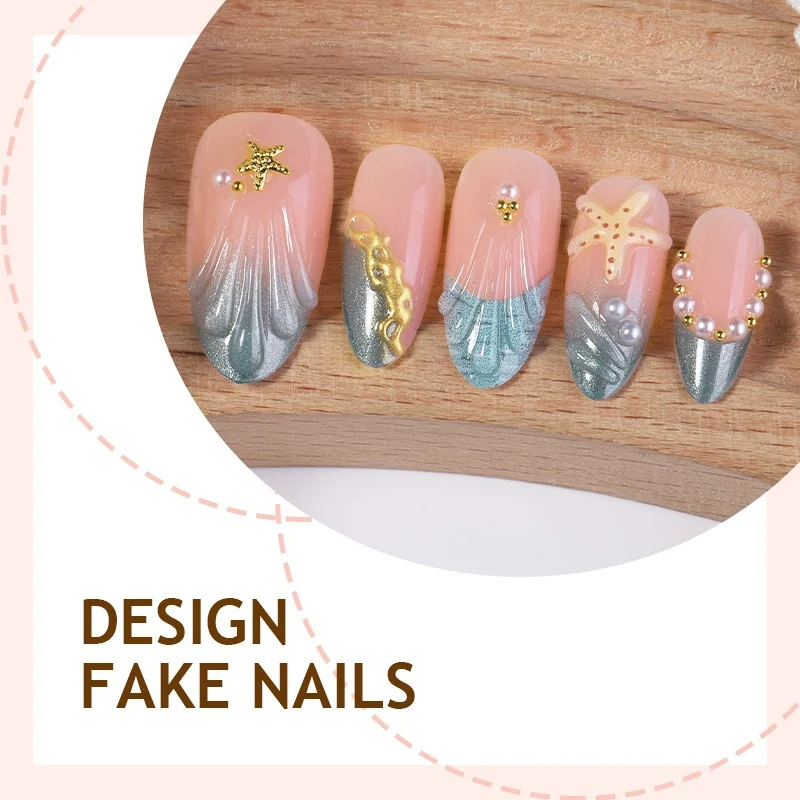 Glamouröses Kunstnagelset mit filigranen Verzierungen Brehn