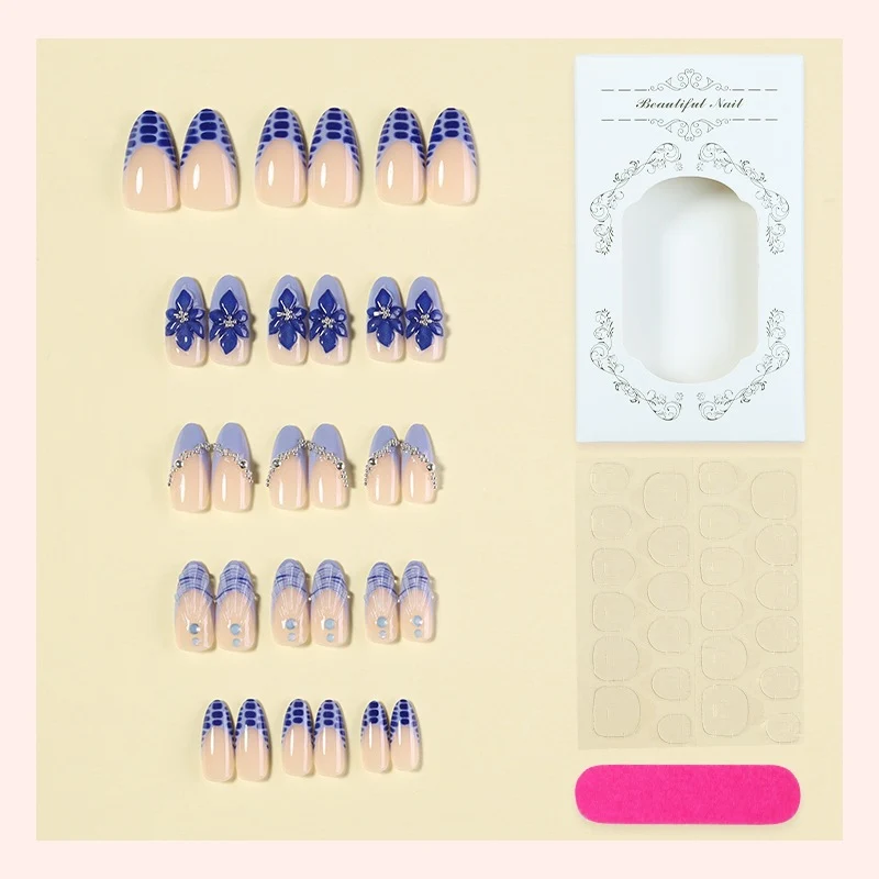 Kreatives Kunstnagelset mit eleganten Formen und Designs Brehn