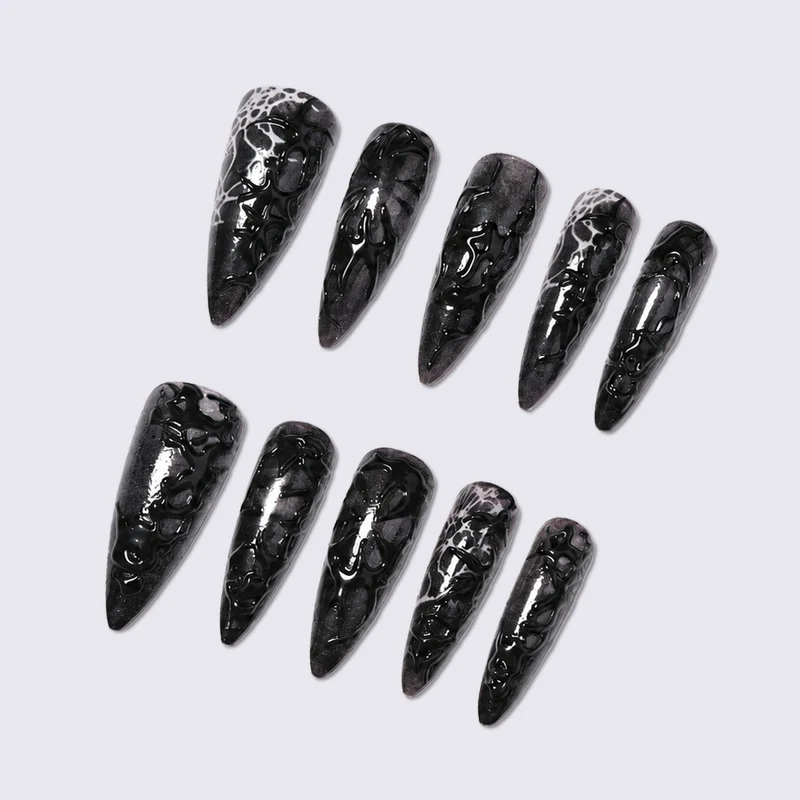 Kreatives Kunstnagelset im Spinnen-Muster Brehn