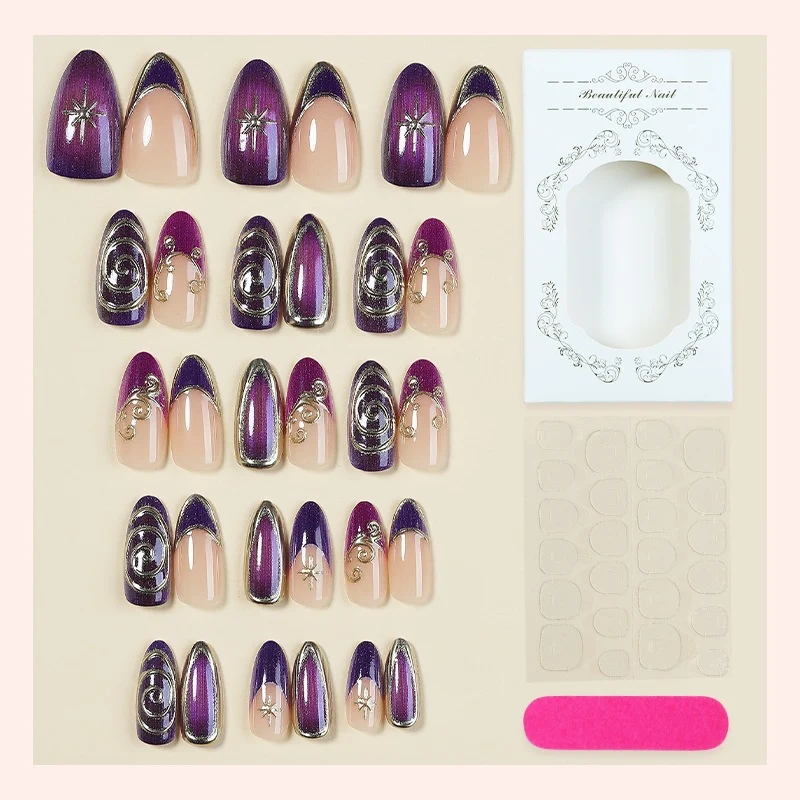 Glamouröses Kunstnagelset mit edlen Verzierungen Brehn