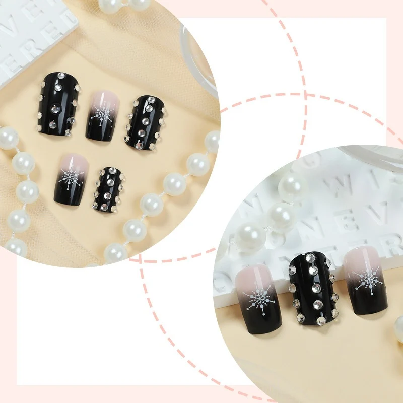 Glamouröses Kunstnagelset mit Dekorativen Strass- und Sternenmotiven Brehn