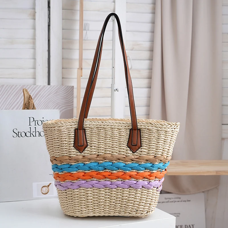Elegante Strohtasche mit farbigen Schmuckstreifen Skanto