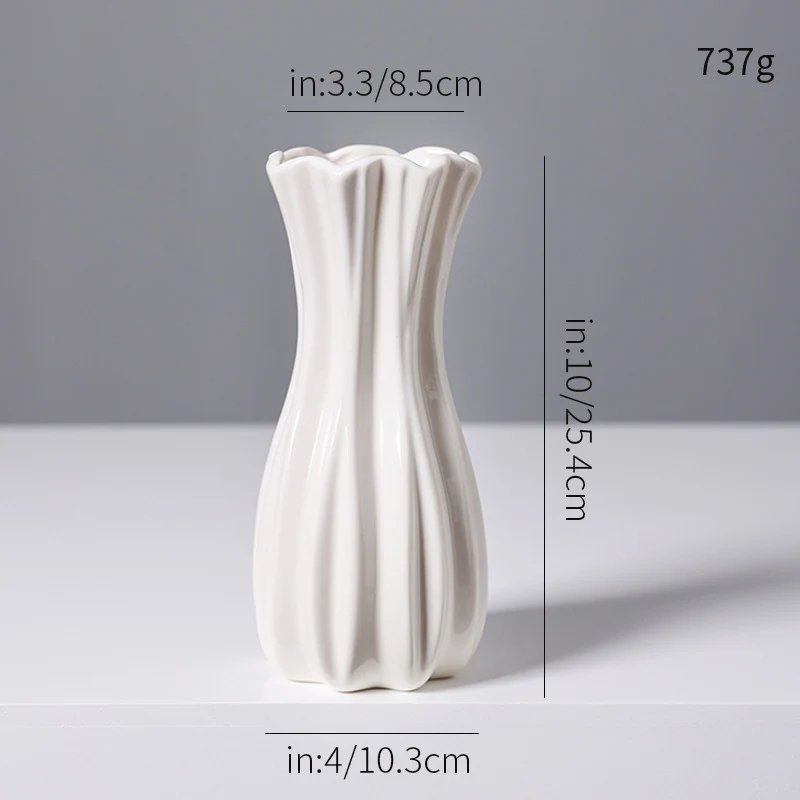 Elegante geriffelte weiße Keramikkaraffe Brehn