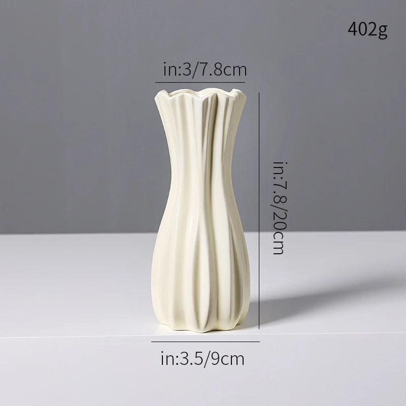 Elegante geriffelte weiße Keramikkaraffe Brehn