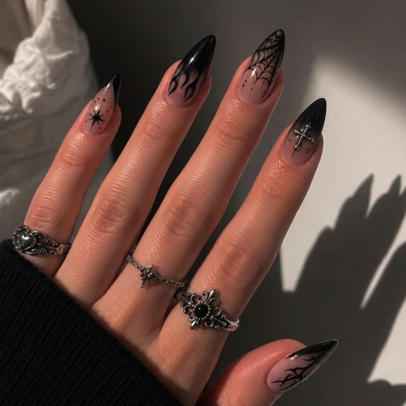 Kreatives Kunstnägel-Set mit Halloween-Motiv und filigranen Designs Brehn