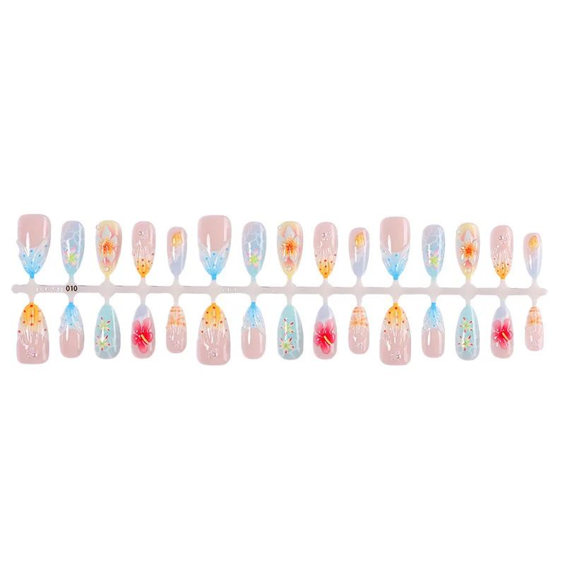 Kreatives Kunstnagel-Set mit floralem Design Brehn