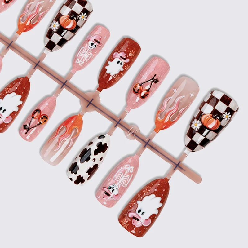 Kreatives Halloween Kunstnagelset mit verspielten Motiven Brehn